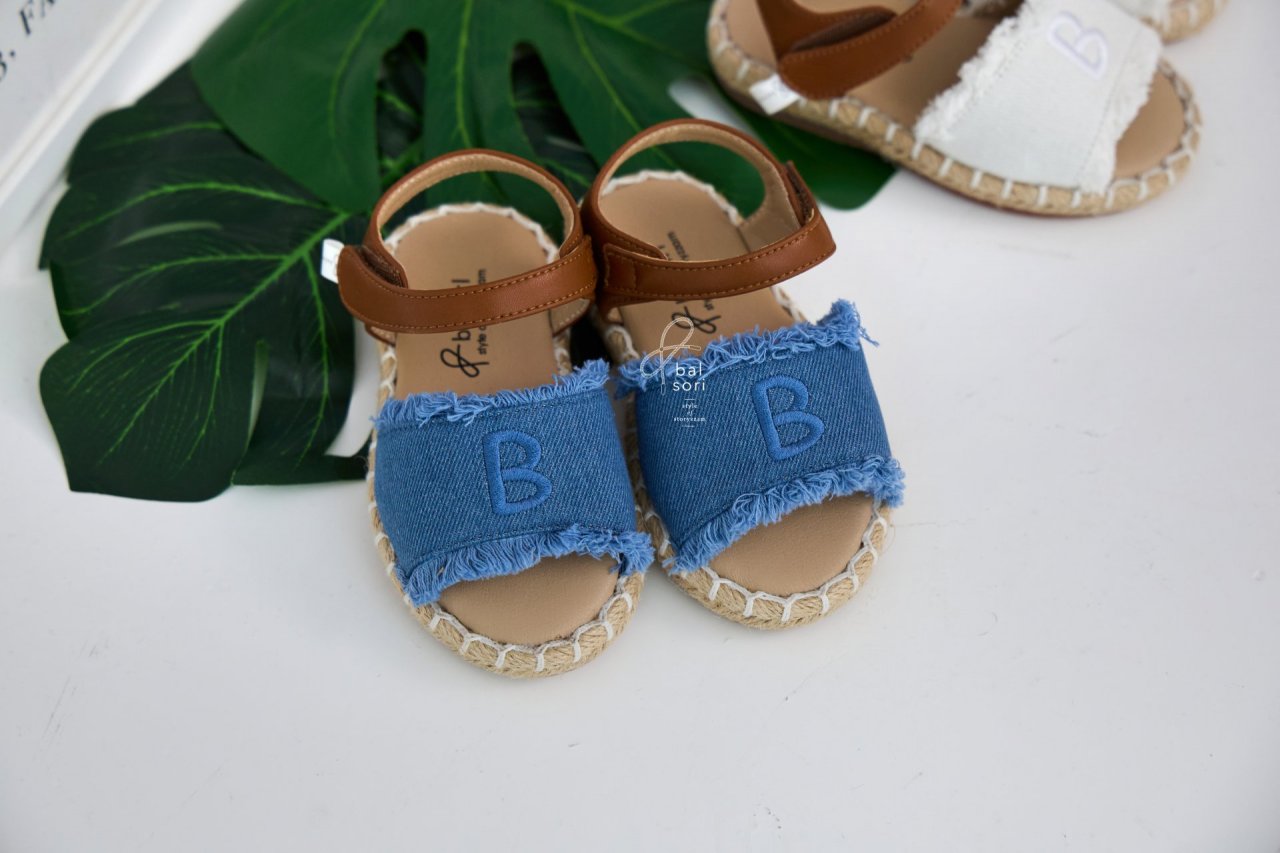 BB407 Embroidered Denim Sandals Korean toddler shoes in white made in Korea
