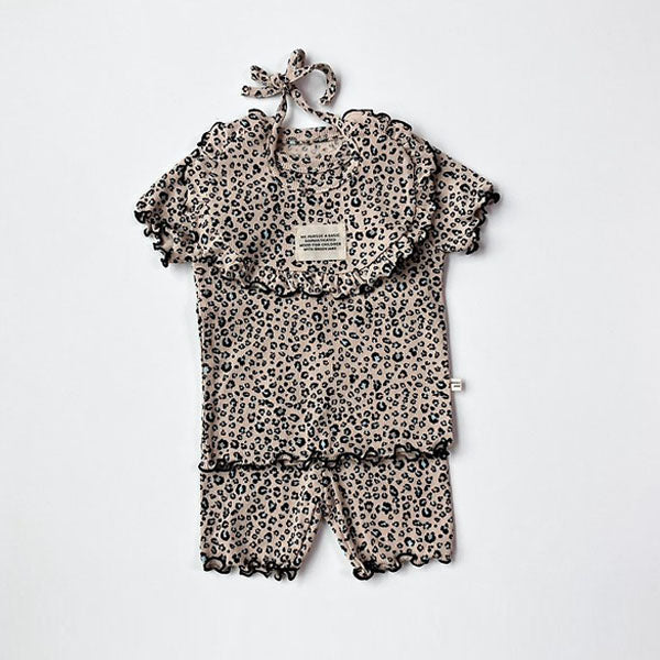 Leo Short Sleeve Set-Up Korean infant set in beige made in Korea