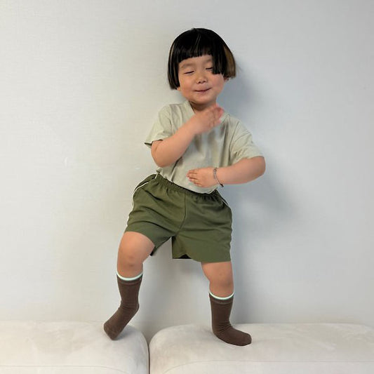 Side-Stripe Synthetic Shorts Korean toddler shorts in black made in Korea